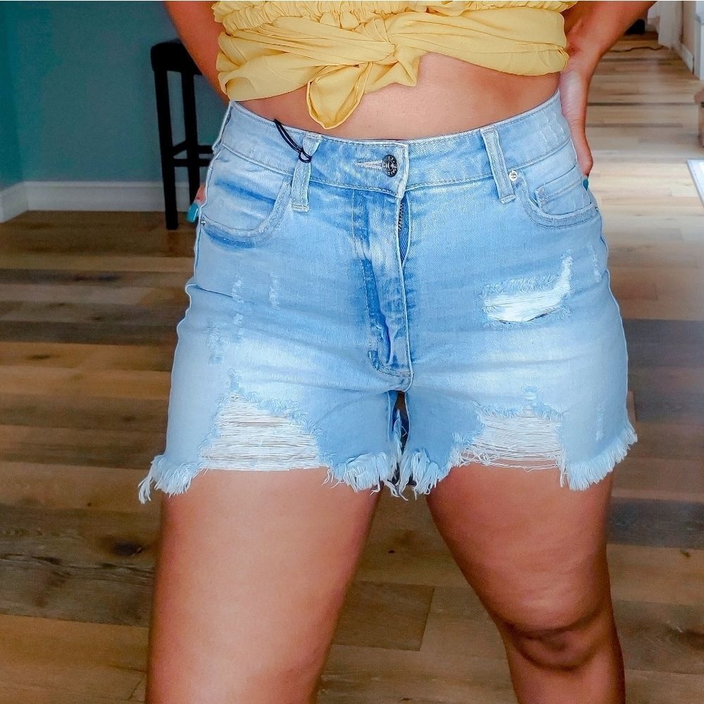 DISTRESSED FRAYED HIGH RISE DENIM SHORTS